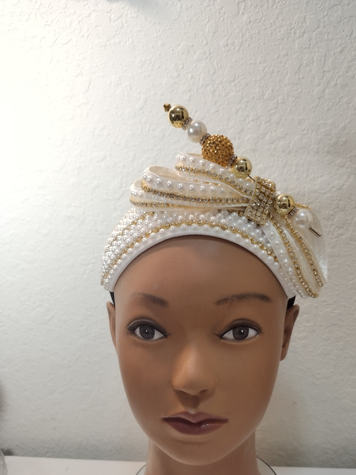 White and Gold Fascinator Hat for Church, Weddings & Formal Events ⠋