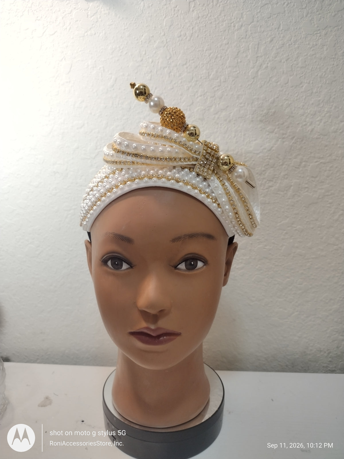 White and Gold Fascinator Hat for Church, Weddings & Formal Events ⠋
