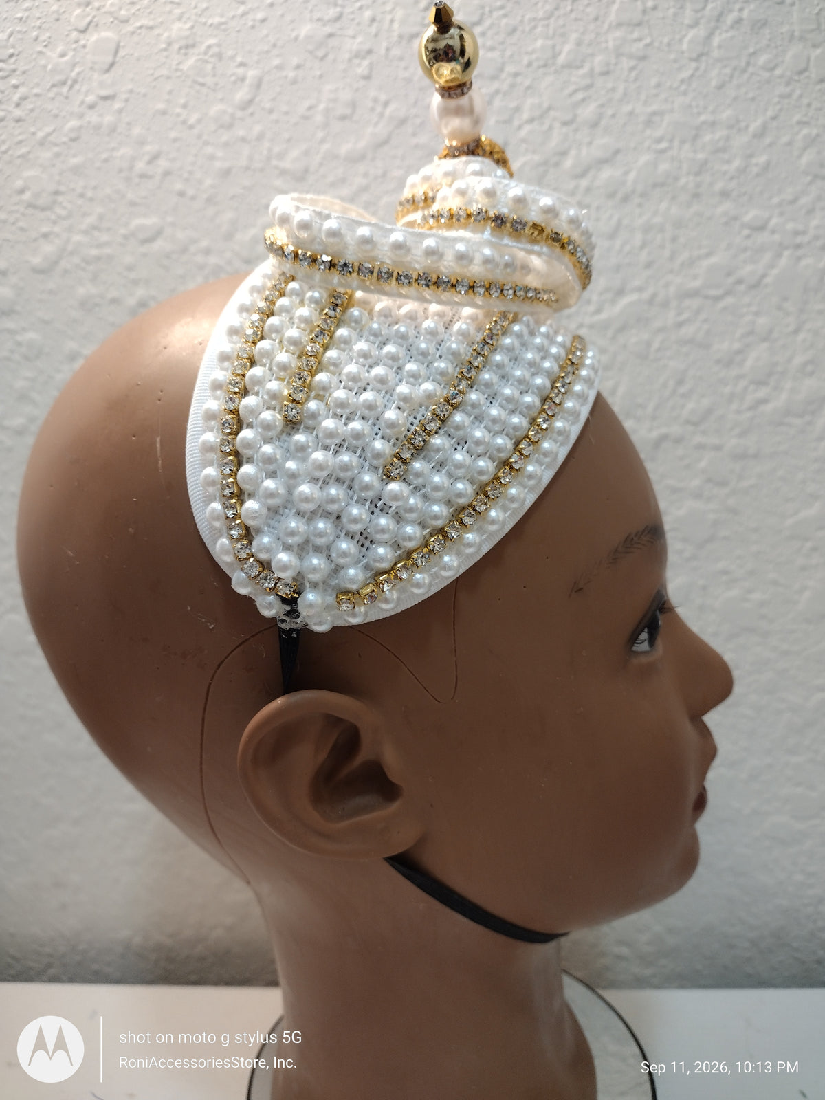 White and Gold Fascinator Hat for Church, Weddings & Formal Events ⠋