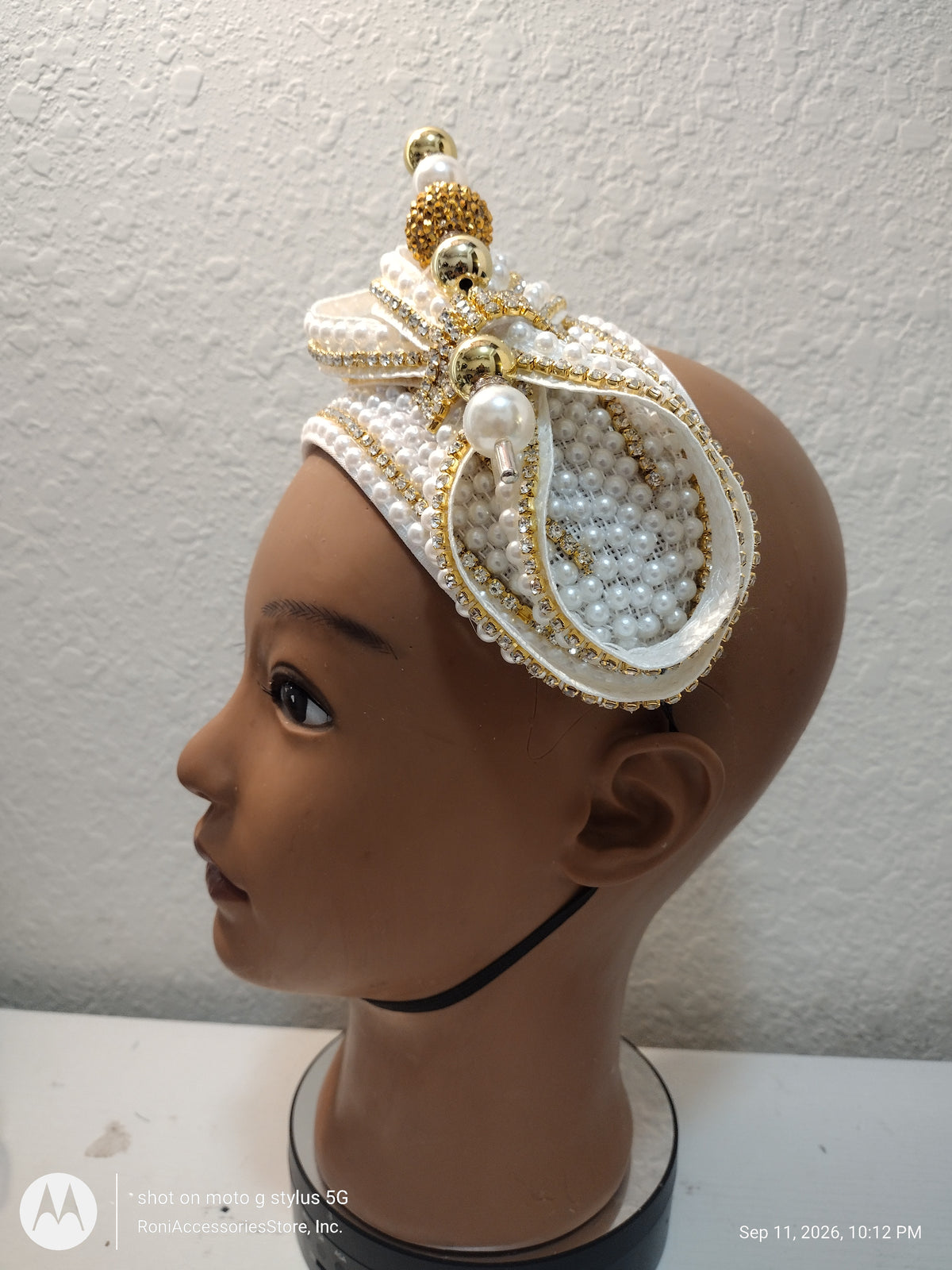 White and Gold Fascinator Hat for Church, Weddings & Formal Events ⠋